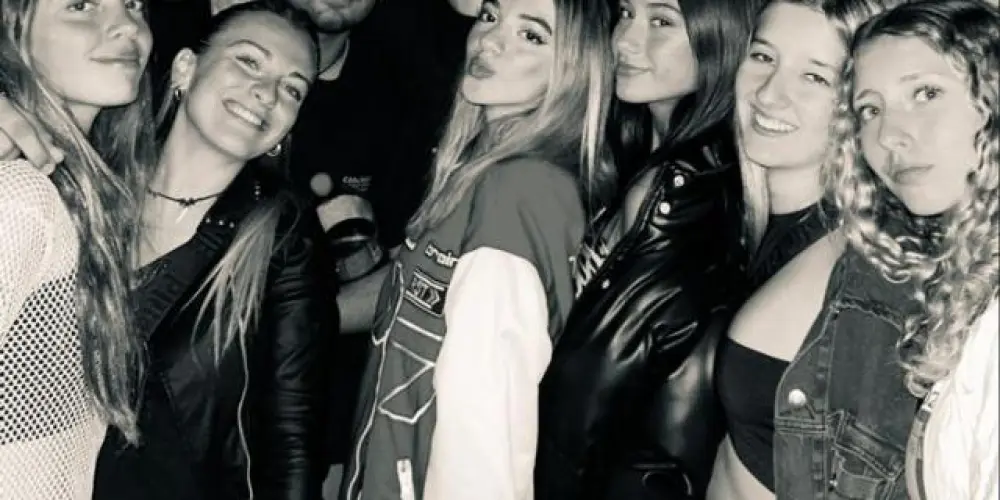 Imagem do grupo de WhatsApp "Amizade ou namoro?⛓🤍🥂"