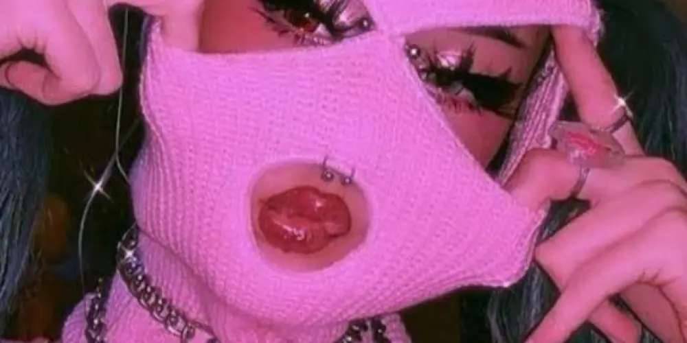 Imagem do grupo de WhatsApp Amizade ou namoro???😏