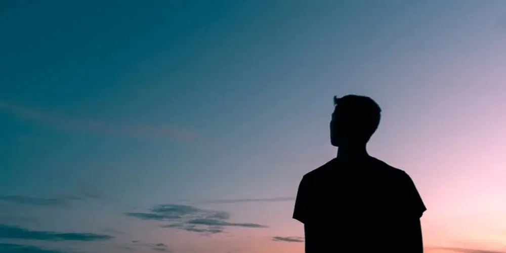 Imagem do grupo de WhatsApp AMIZADES MEIO DIFERENTES 🧐