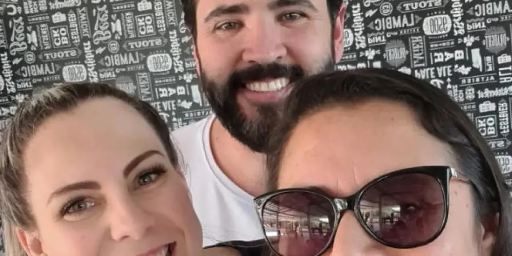 Imagem do grupo de WhatsApp Amor trisal