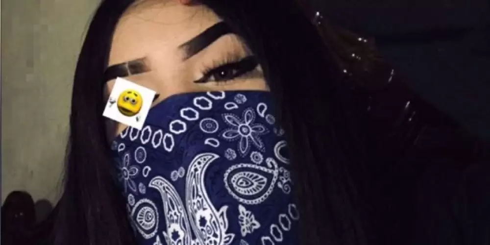 Imagem do grupo de WhatsApp D̶a̶r̶k̶ ̶r̶o̶m̶a̶n̶c̶e̶