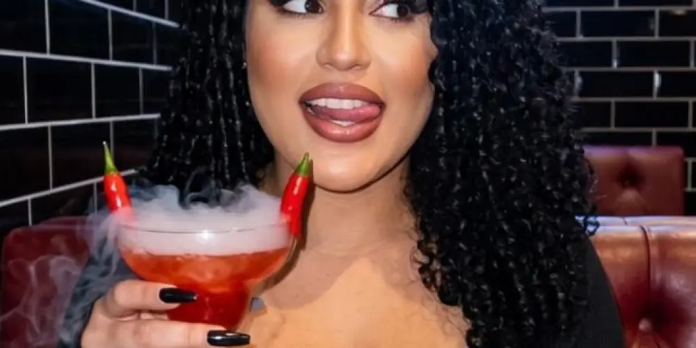 Imagem do grupo de WhatsApp ૮ђαƬ 🅳🅰 𝓽𝓲𝓪 v⋆̾i⋆̾c⋆̾k⋆̾y⋆̾ 🤨🐍😅