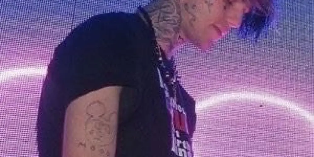 Imagem do grupo de WhatsApp Façam amizades 🦇🦇🦇🦇 🖤🖤🖤🖤