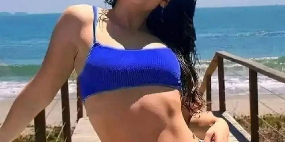 Imagem do grupo de WhatsApp Fãns da Larissa Manoela de Biquini Oficial 😻❤️