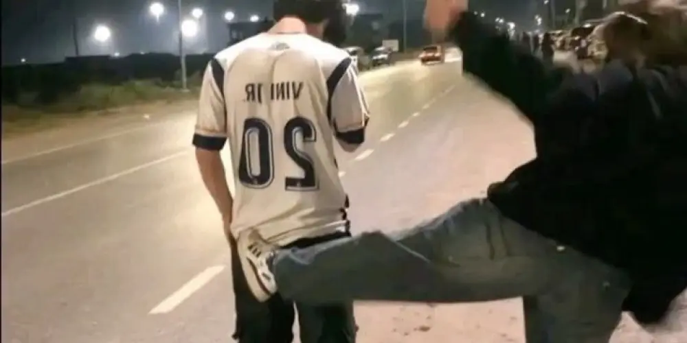 Imagem do grupo de WhatsApp Figurinhas de adolescentes