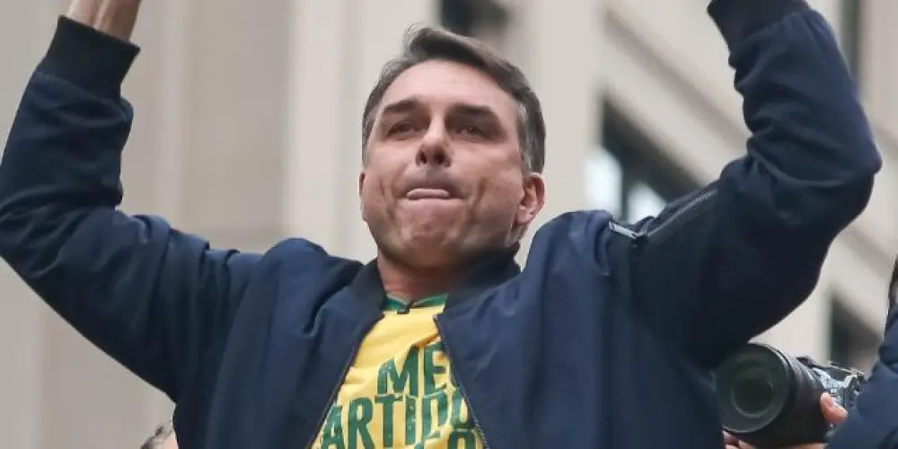 Imagem do grupo de WhatsApp FLÁVIO BOLSONARO