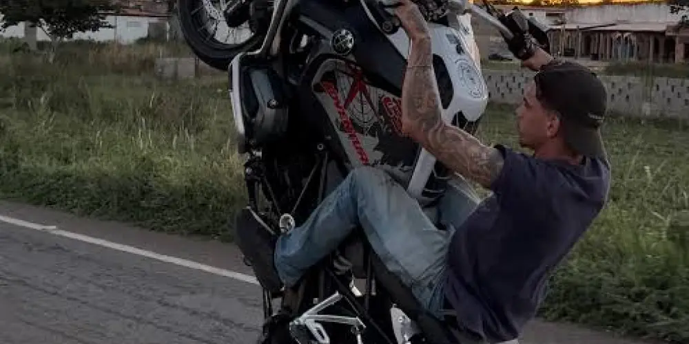 Imagem do grupo de WhatsApp Grau e arte 🏍