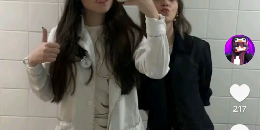 Imagem do grupo de WhatsApp Grupo de amizades ou namoro 12 anos PODE TUDO