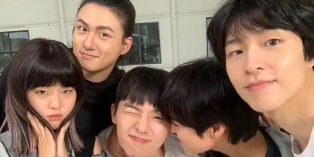 Imagem do grupo de WhatsApp House de Classe dos heróis fracos🖊️🩸