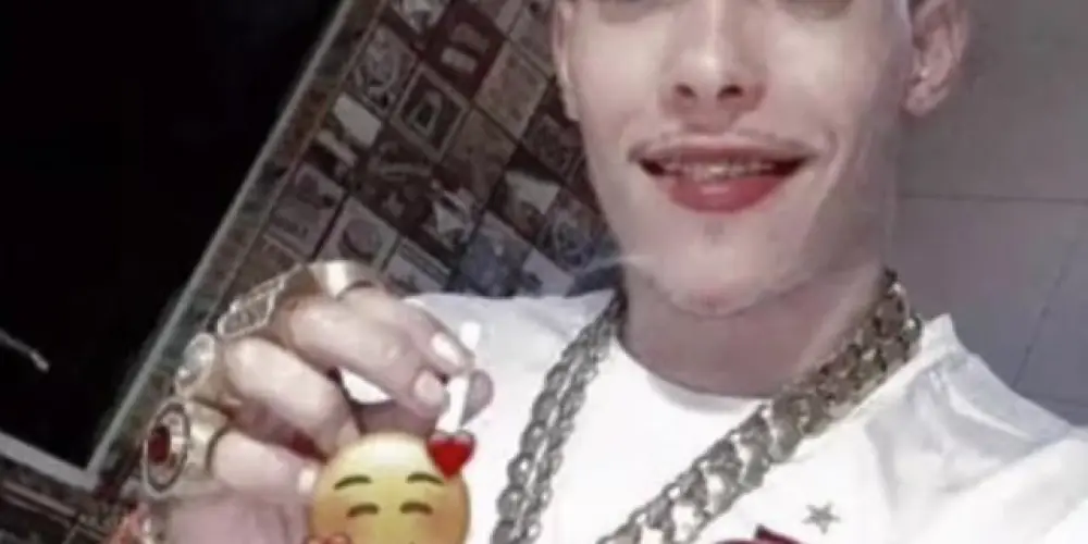 Imagem do grupo de WhatsApp Humor quebrado aqui kkkkksksjshaiwncuw