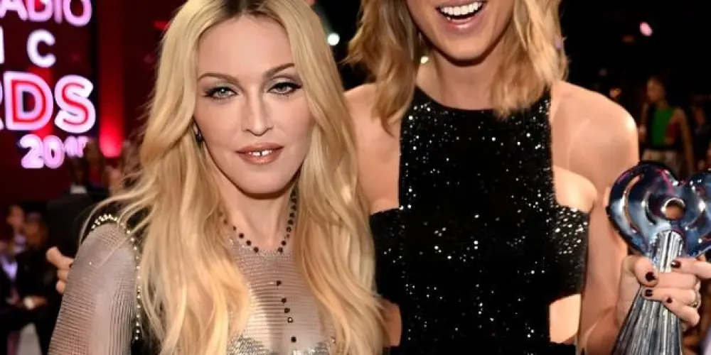 Imagem do grupo de WhatsApp MULHERES ALTAS 🦒💕