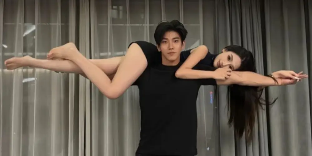 Imagem do grupo de WhatsApp ᎡϴᎷᎪΝᏟᎬ ᎡᎬᎠᎬΝͲϴᎡ 🤳✨