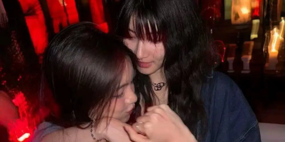 Imagem do grupo de WhatsApp Namoro Lésbico 🏳‍🌈💘💗👩‍❤️‍💋‍👩👩‍❤‍👩