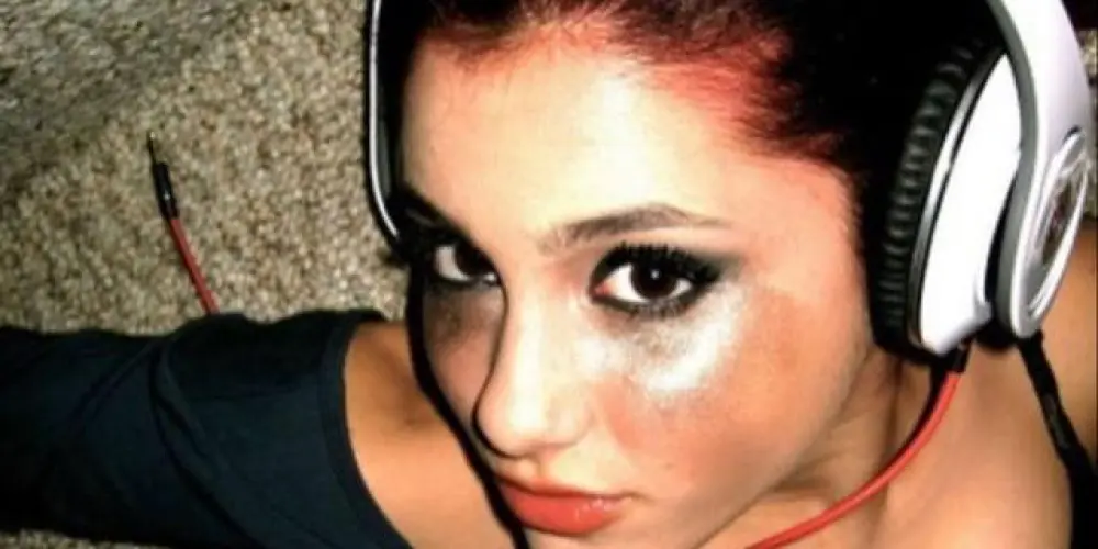 Imagem do grupo de WhatsApp Ninguém é 🔝, todos são sutiã👇🏼