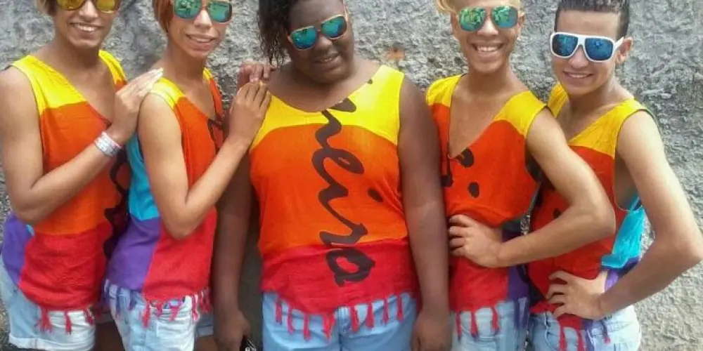 Imagem do grupo de WhatsApp Os estranhos