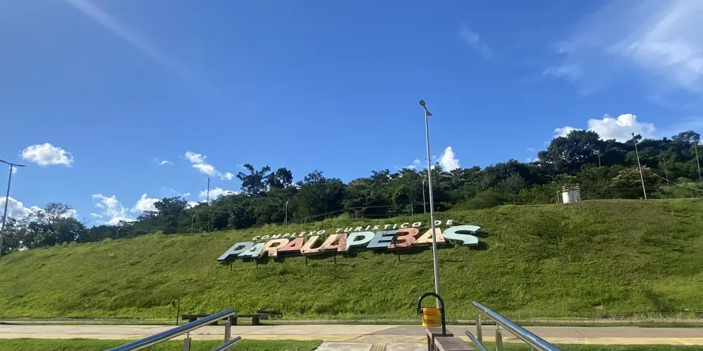 Imagem do grupo de WhatsApp Pebas city