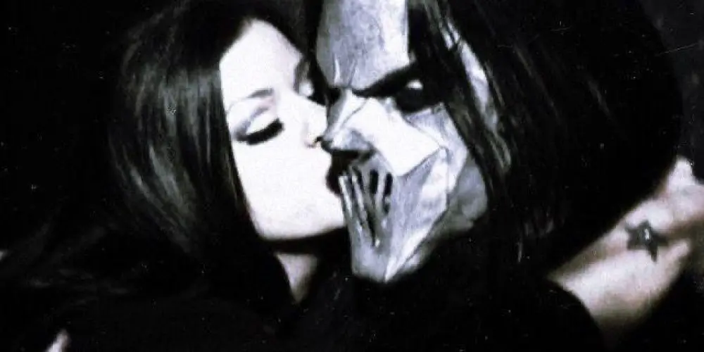 Imagem do grupo de WhatsApp RIP 𝗗𝖠𝖱𝖪 𝗠𝖮𝖮𝖭𝖫𝖨𝖦𝖧𝖳