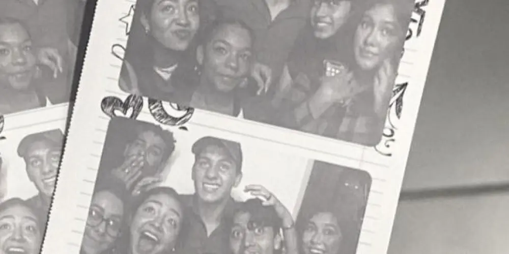 Imagem do grupo de WhatsApp ꧁༺ռօʋǟֆ ǟʍɨʐǟɖɛֆ༻꧂