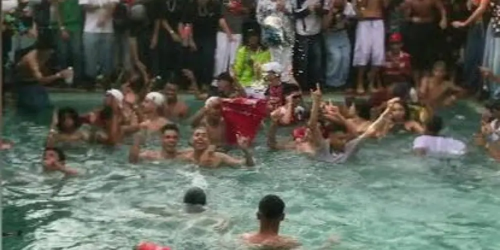 Imagem do grupo de WhatsApp Roles e Resenhas- 011 🥳