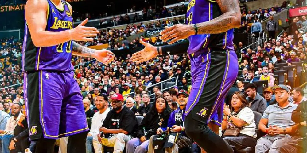 Imagem do grupo de WhatsApp 𝐋𝐚𝐤𝐞S𝐡𝐨𝐰 💛💜  (39-21)