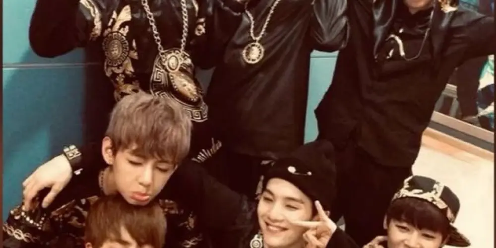 Imagem do grupo de WhatsApp Uᥒι᥎ᥱr᥉᥆ ᥲr꧑ᥡ 💜 ⟭⟬⁷