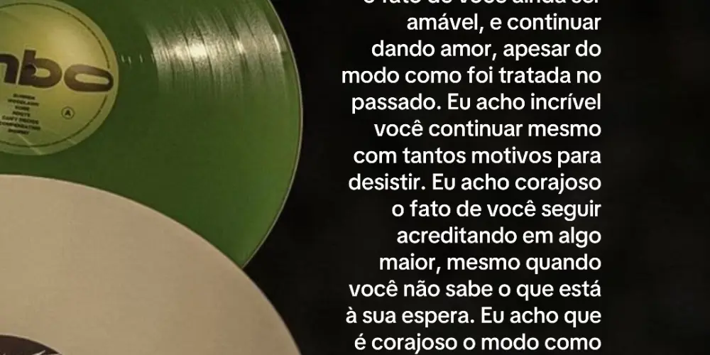 Imagem do grupo de WhatsApp University of nerds, poets, and alternative types.